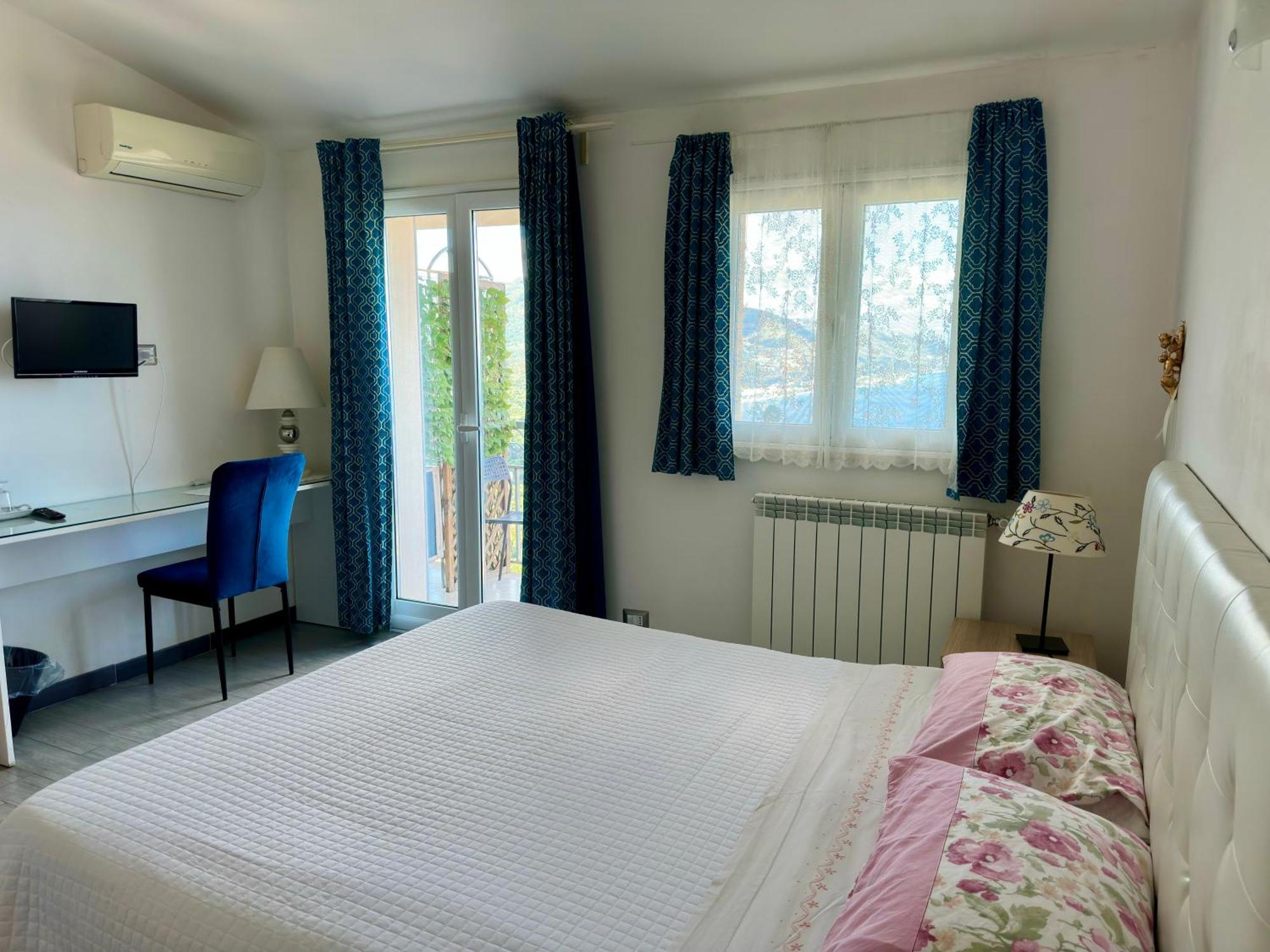 Blue Sky House Bed & Breakfast ตาออร์มินา ภายนอก รูปภาพ