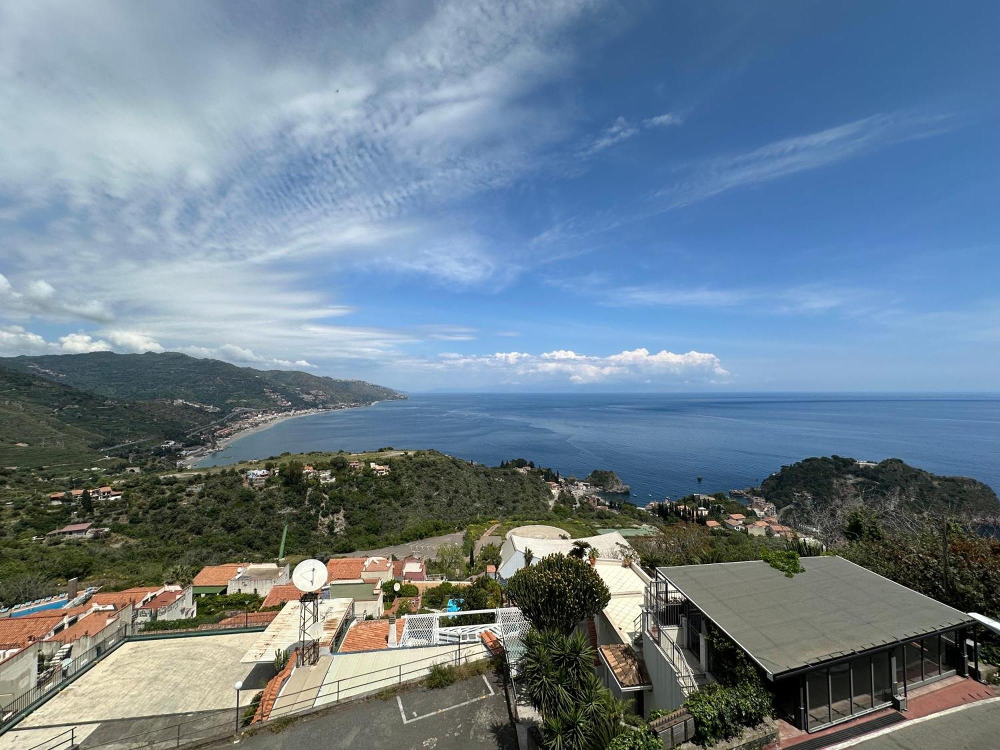 Blue Sky House Bed & Breakfast ตาออร์มินา ภายนอก รูปภาพ