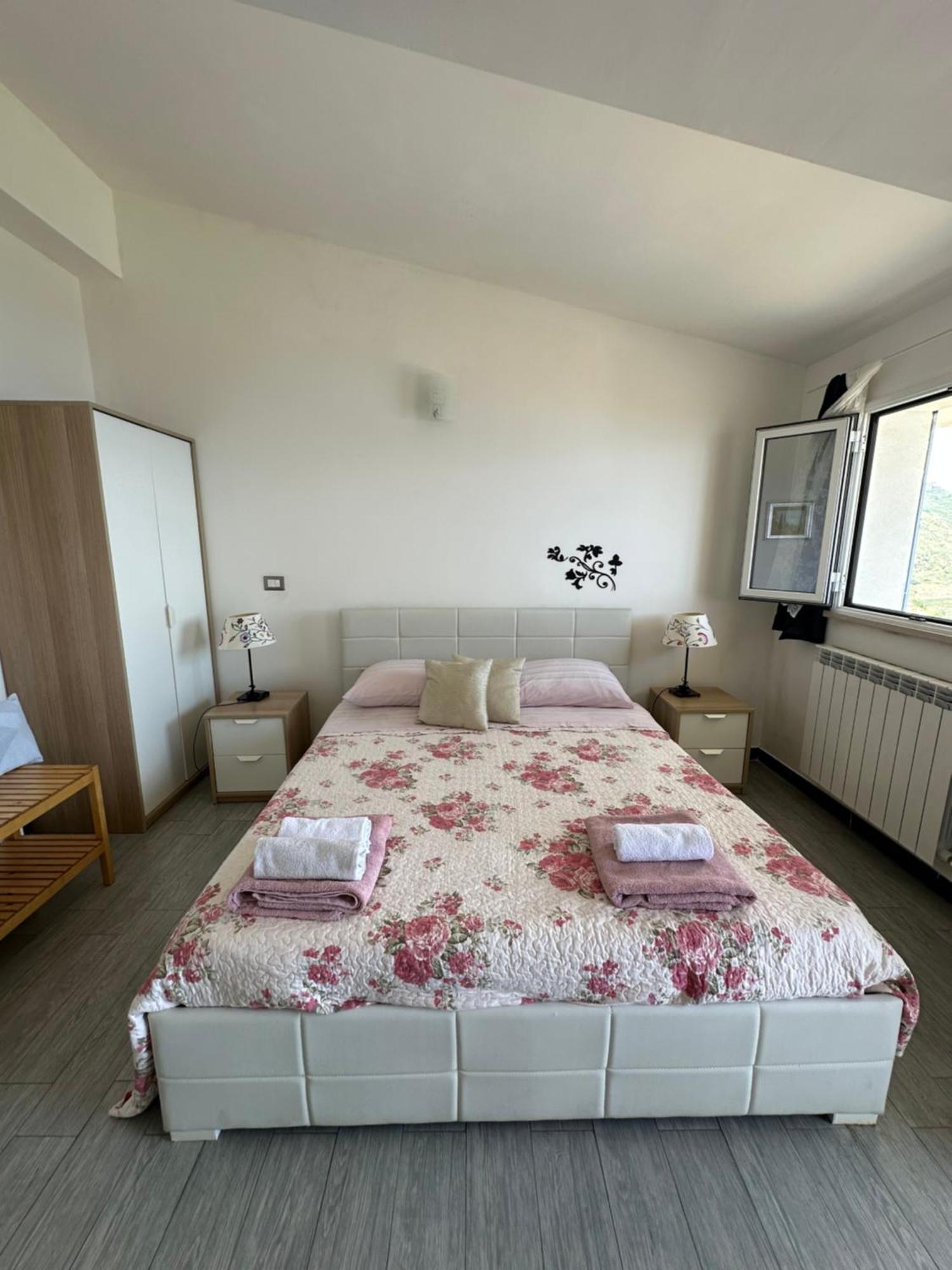 Blue Sky House Bed & Breakfast ตาออร์มินา ภายนอก รูปภาพ