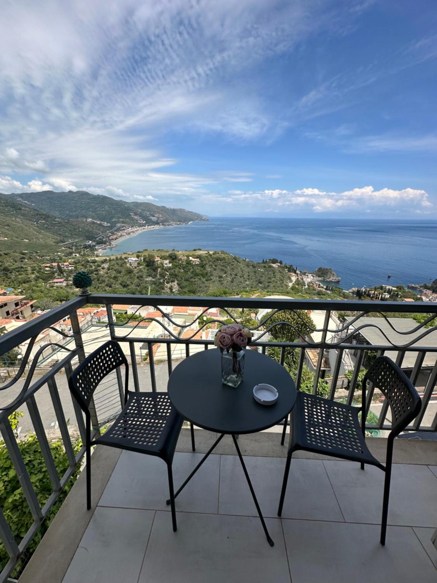 Blue Sky House Bed & Breakfast ตาออร์มินา ภายนอก รูปภาพ