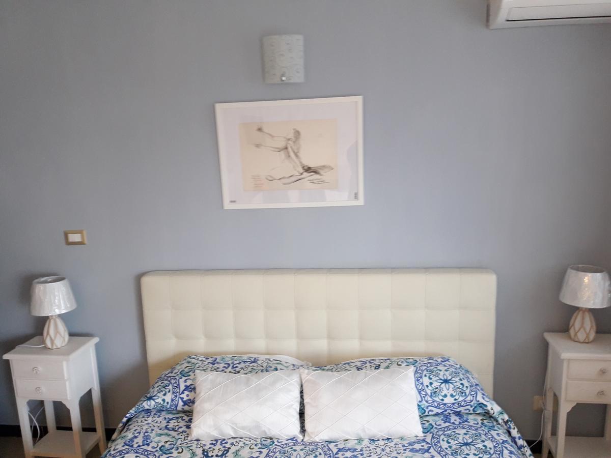 Blue Sky House Bed & Breakfast ตาออร์มินา ภายนอก รูปภาพ